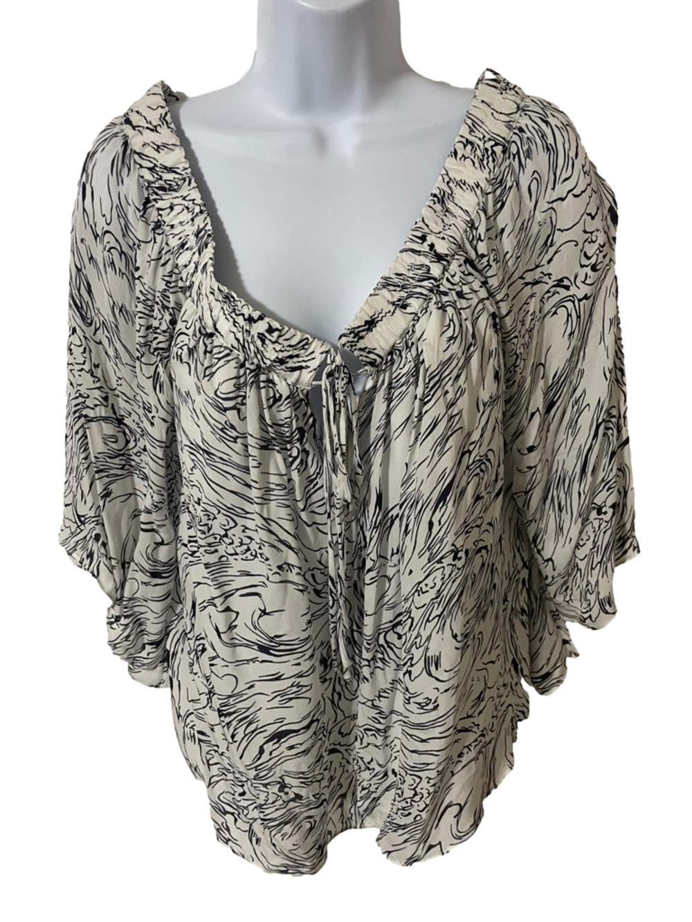 Elizabeth and James Black and White Printed Silk Blouse Size Small